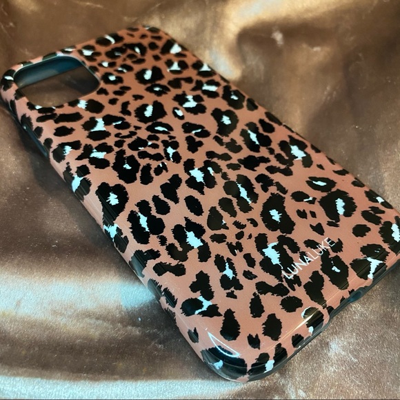 Cheetah Iphone 11 case - Picture 3 of 5